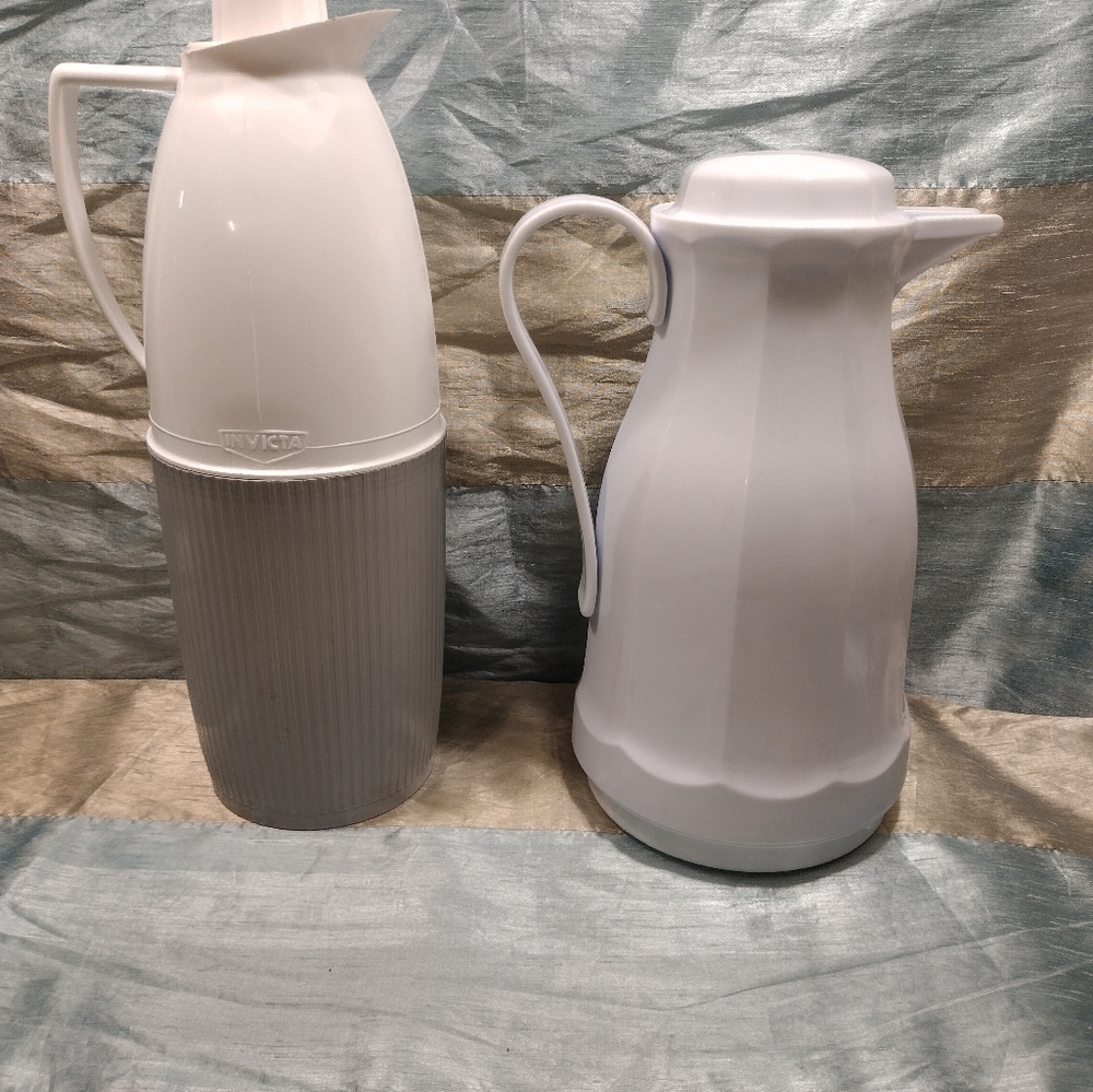 Pair of carafes ( like new)